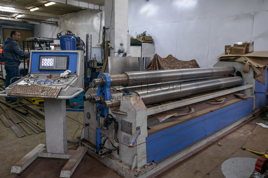 Вальцовочный станок 3000 мм для изготовления изделий из листового металла
