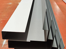 Планки по индивидуальному заказу клиента 
длиной 2500 мм, толщиной металла 0.5 мм, PE RAL 9003